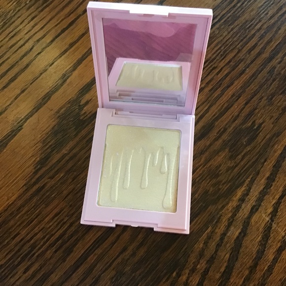Kylie Cosmetics Other - Kylie powder